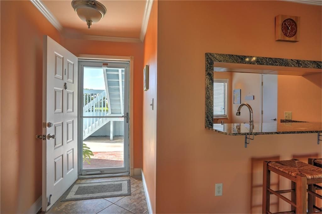 For Sale: $269,900 (2 beds, 2 baths, 1060 Square Feet)