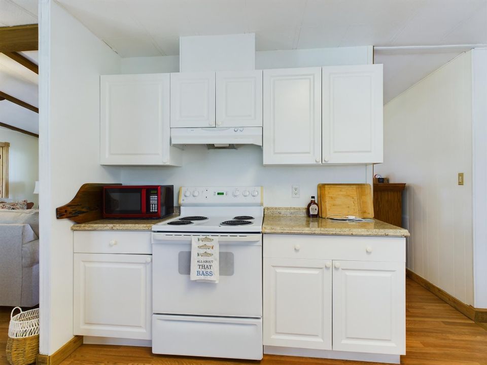Active With Contract: $205,000 (2 beds, 2 baths, 1248 Square Feet)