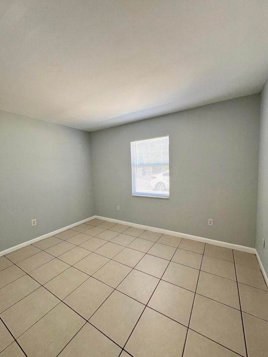 Active With Contract: $1,575 (2 beds, 1 baths, 900 Square Feet)