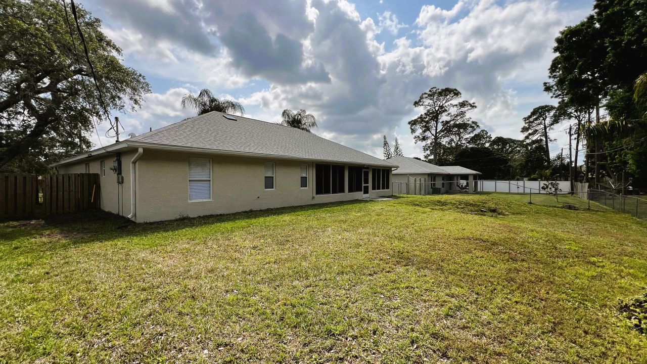 Active With Contract: $395,000 (3 beds, 2 baths, 2100 Square Feet)