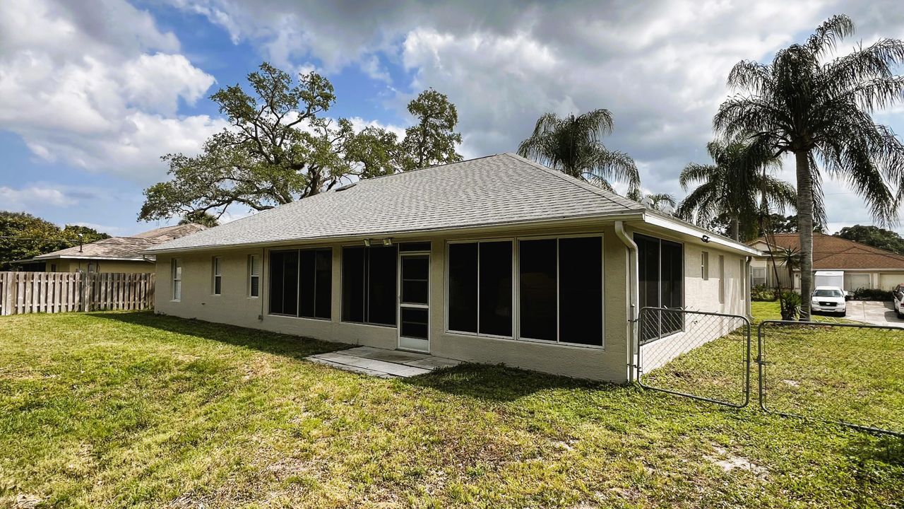 Active With Contract: $395,000 (3 beds, 2 baths, 2100 Square Feet)