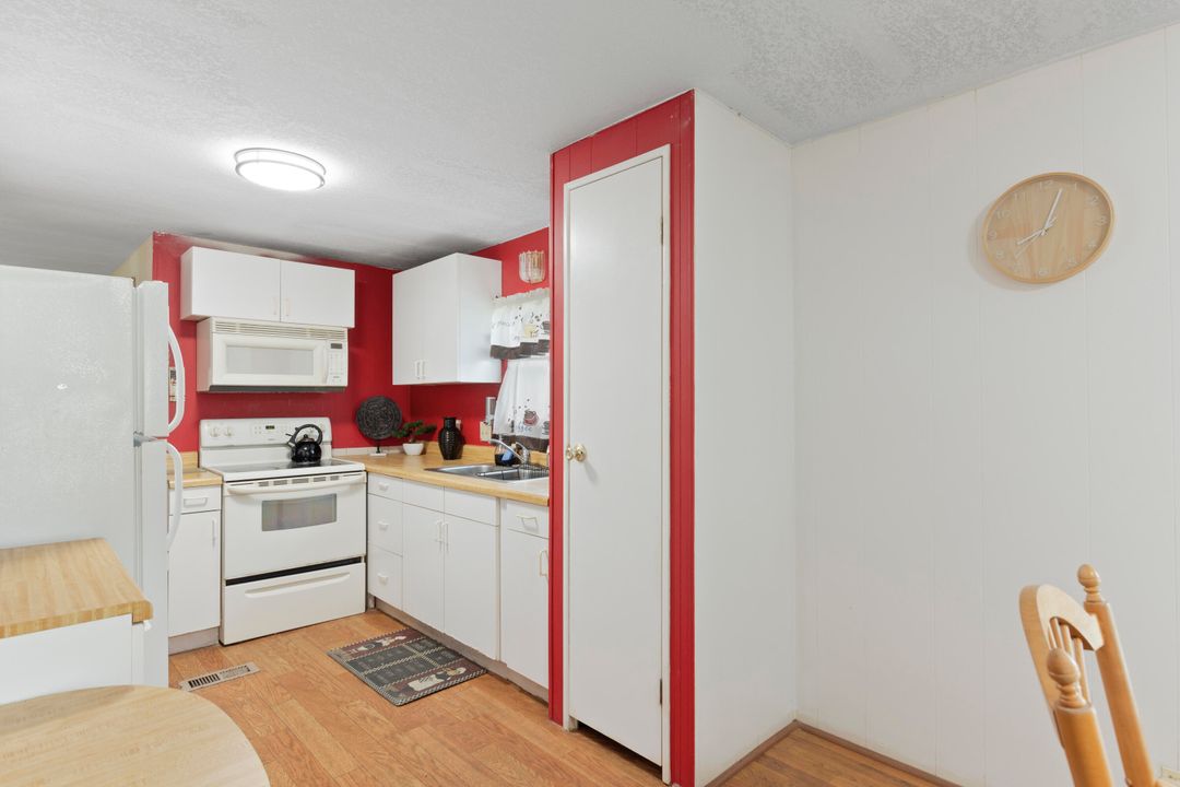 For Sale: $48,000 (2 beds, 2 baths, 1380 Square Feet)