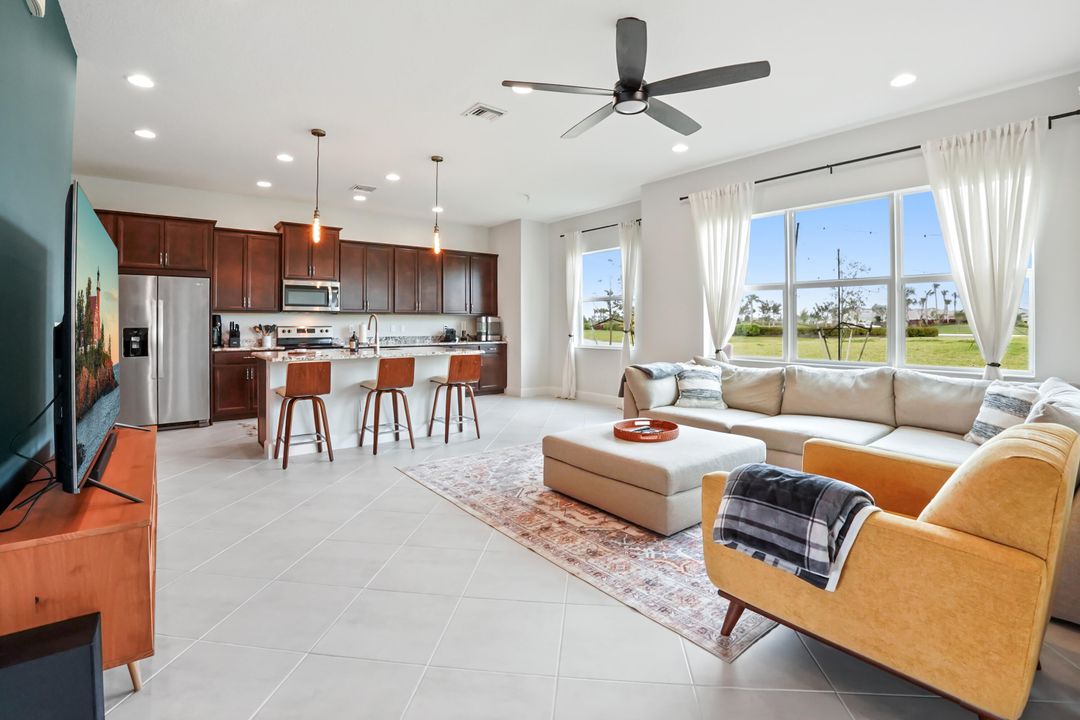 Active With Contract: $699,900 (5 beds, 2 baths, 2788 Square Feet)