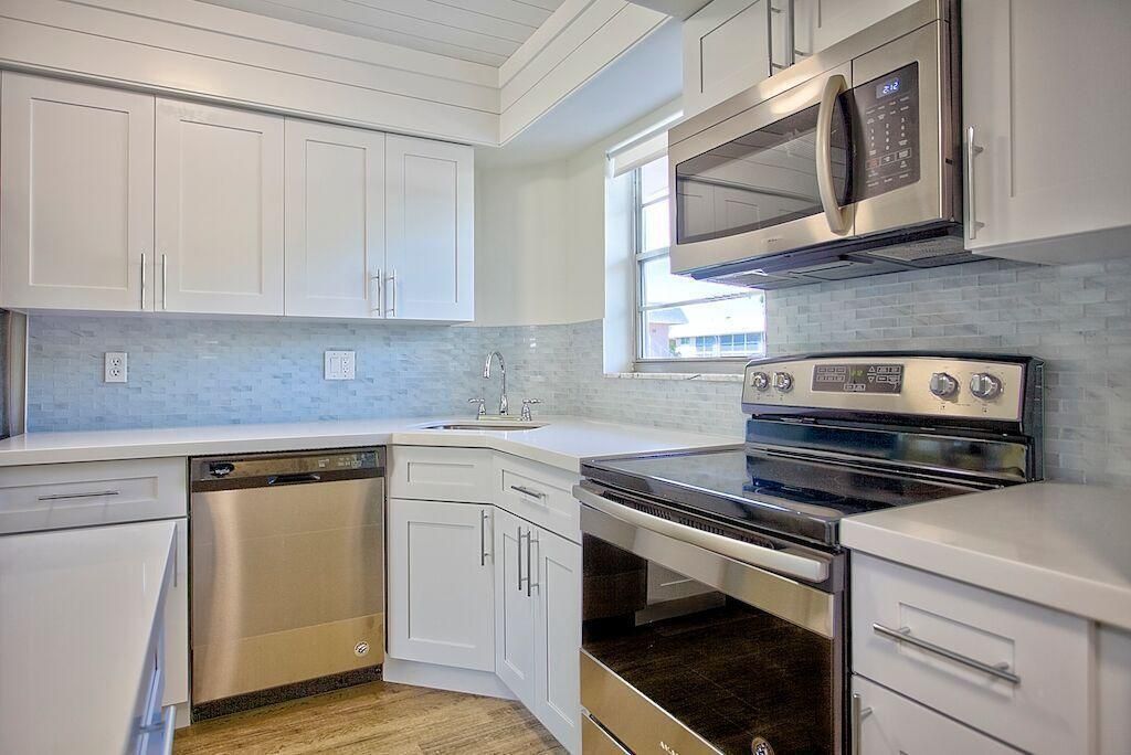 For Sale: $259,000 (2 beds, 2 baths, 891 Square Feet)