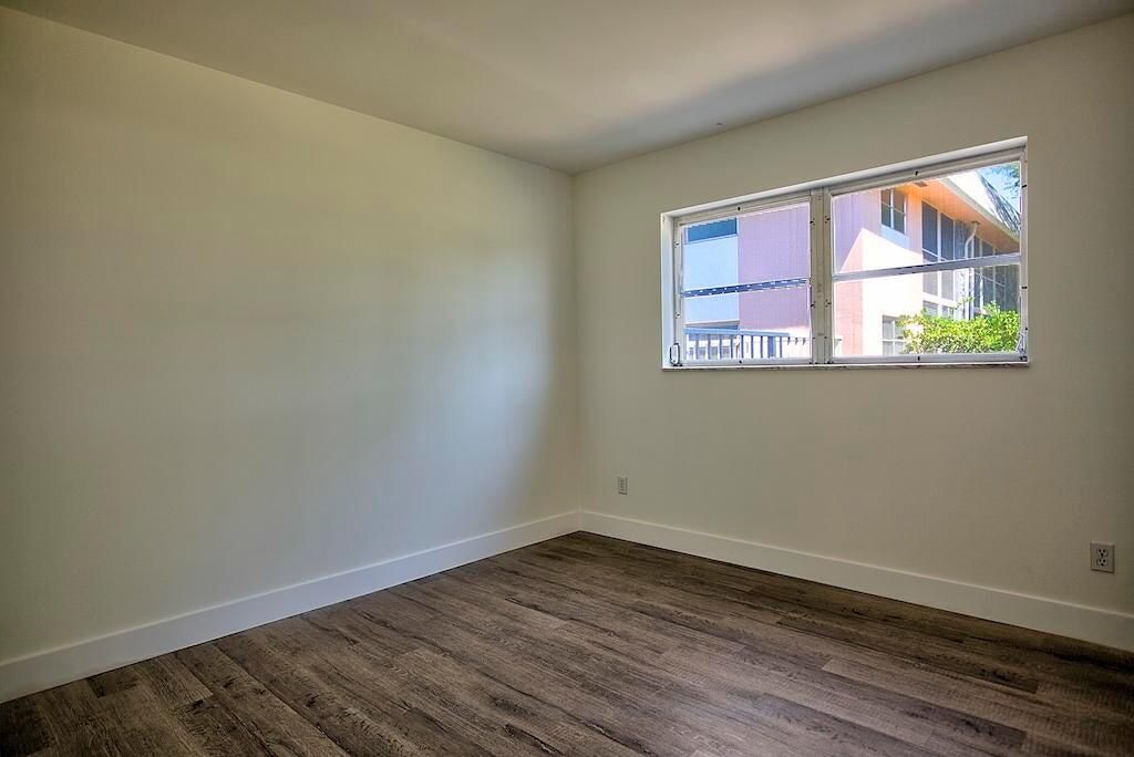 For Sale: $259,000 (2 beds, 2 baths, 891 Square Feet)
