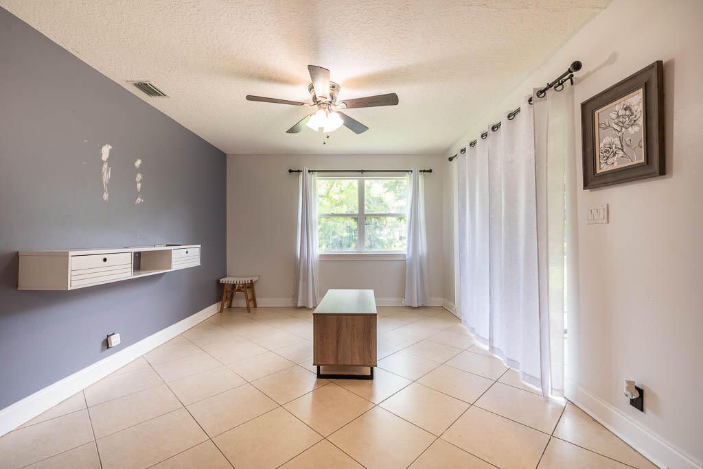 For Rent: $3,000 (2 beds, 2 baths, 1233 Square Feet)