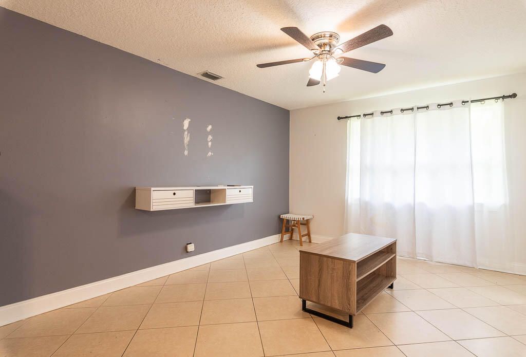 For Rent: $3,000 (2 beds, 2 baths, 1233 Square Feet)