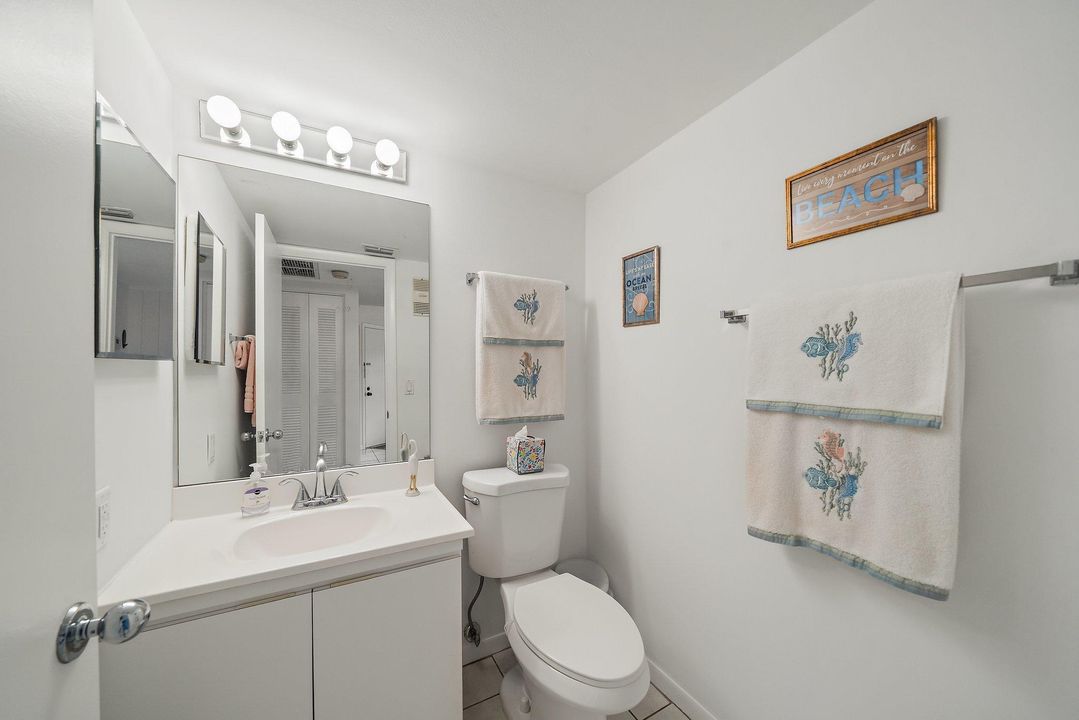 Active With Contract: $1,500 (1 beds, 1 baths, 935 Square Feet)