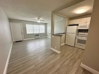 For Sale: $99,000 (1 beds, 1 baths, 570 Square Feet)