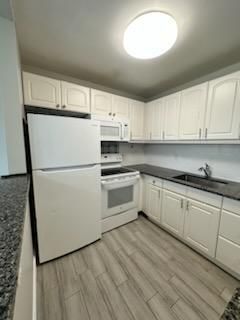 For Sale: $90,000 (1 beds, 1 baths, 570 Square Feet)
