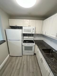 For Sale: $105,000 (1 beds, 1 baths, 570 Square Feet)