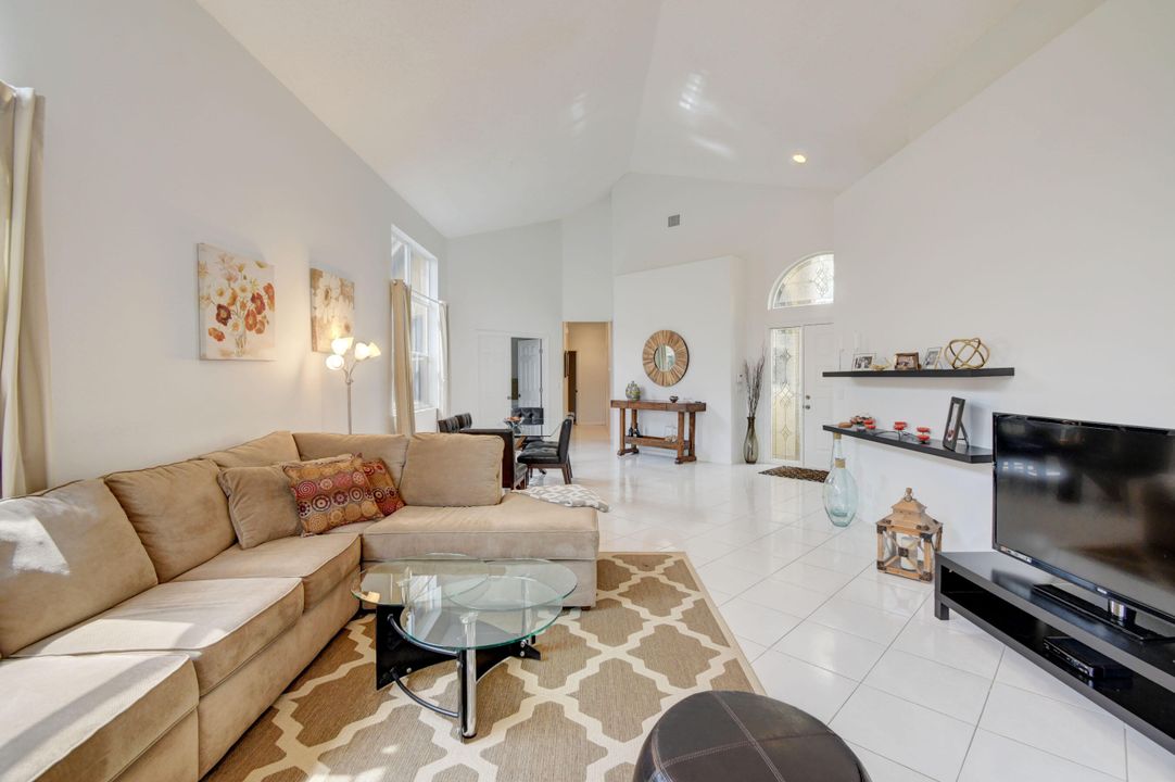 Active With Contract: $11,500 (3 beds, 2 baths, 1758 Square Feet)