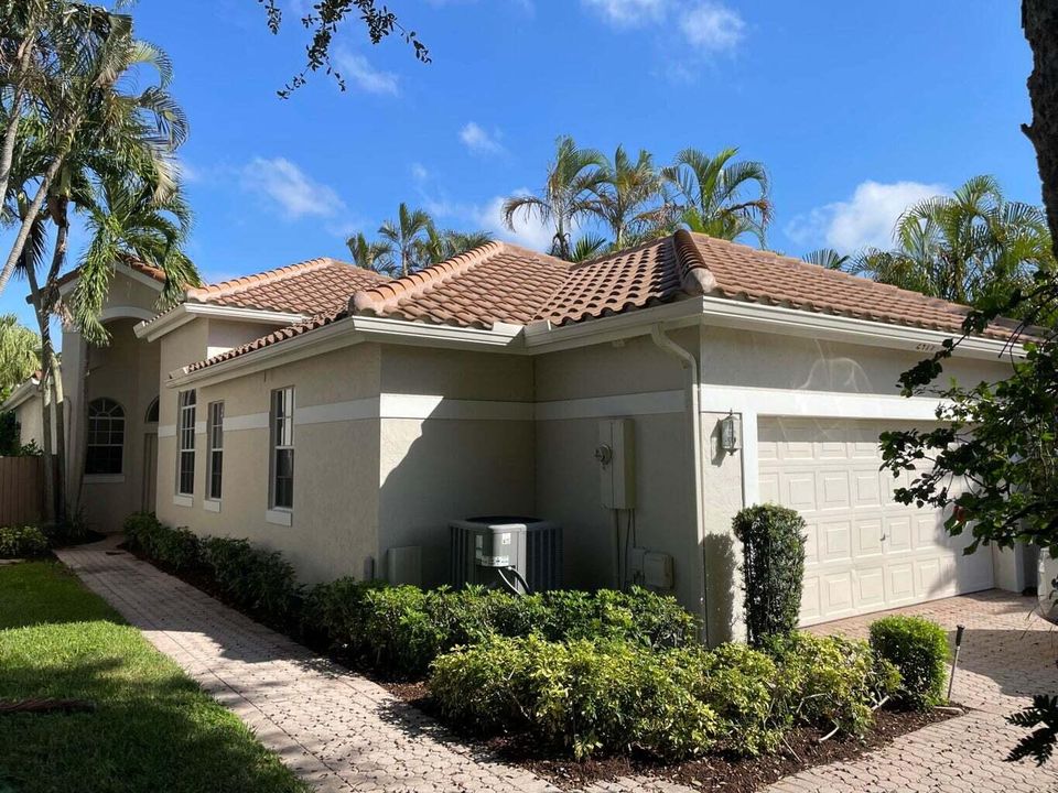 Active With Contract: $11,500 (3 beds, 2 baths, 1758 Square Feet)