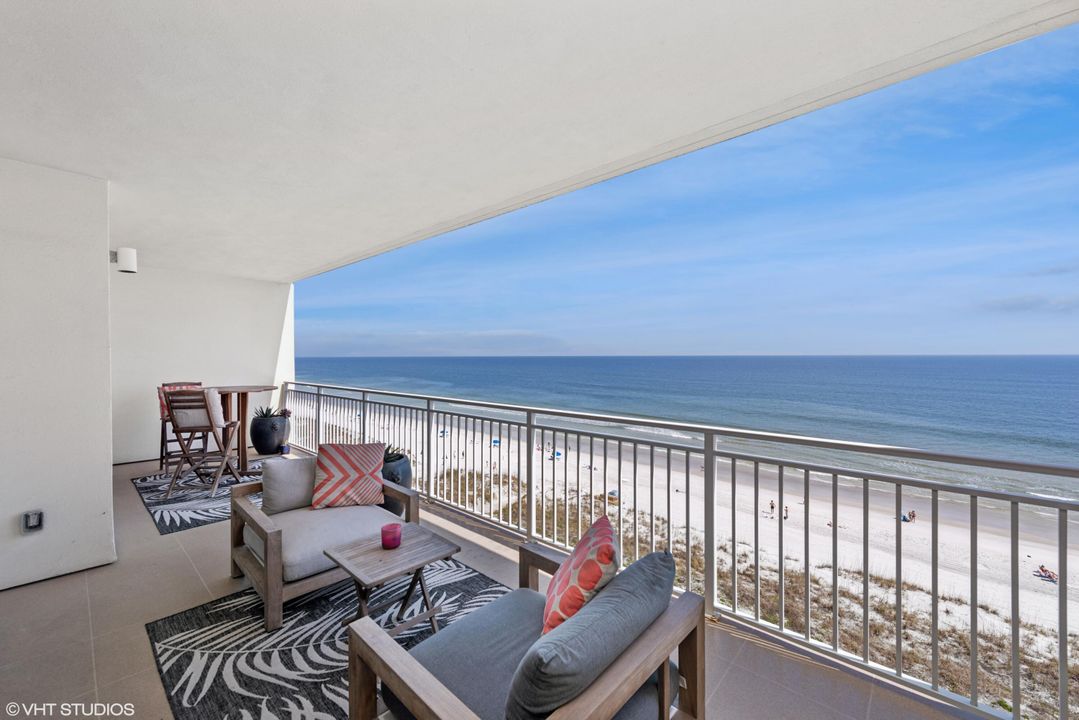 Recently Sold: $1,095,000 (2 beds, 2 baths, 1346 Square Feet)