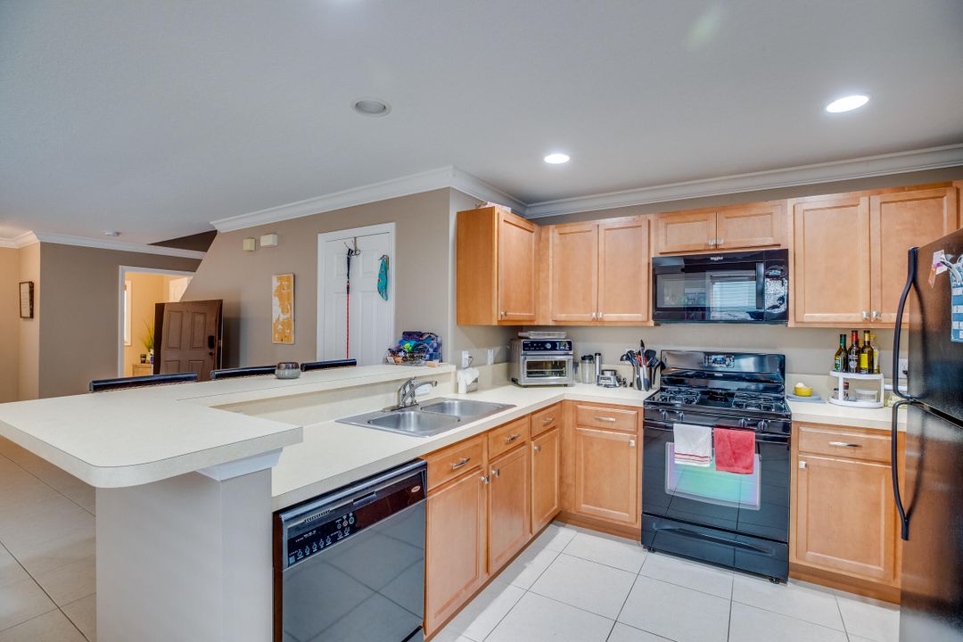 For Sale: $295,000 (3 beds, 2 baths, 1594 Square Feet)