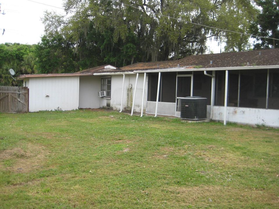 For Sale: $307,000 (3 beds, 3 baths, 2040 Square Feet)