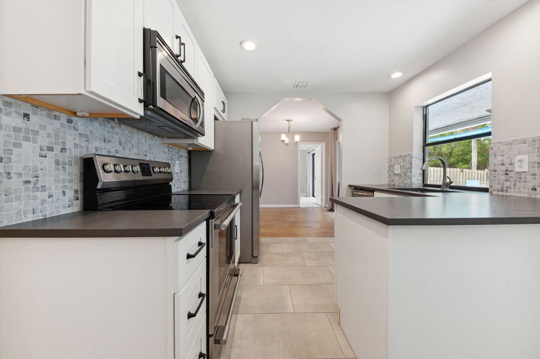 Active With Contract: $4,500 (3 beds, 2 baths, 1390 Square Feet)