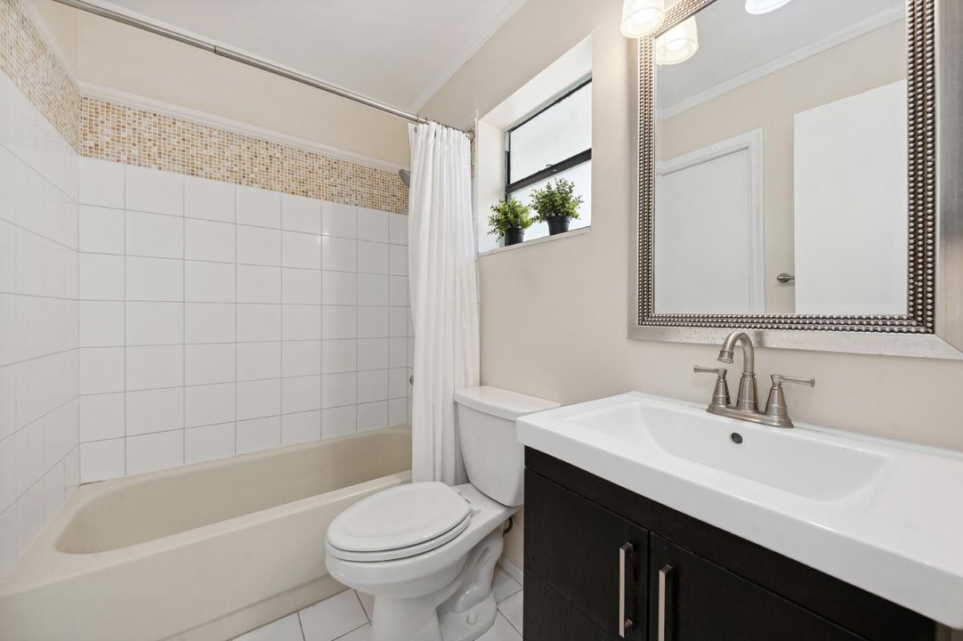 Active With Contract: $4,500 (3 beds, 2 baths, 1390 Square Feet)
