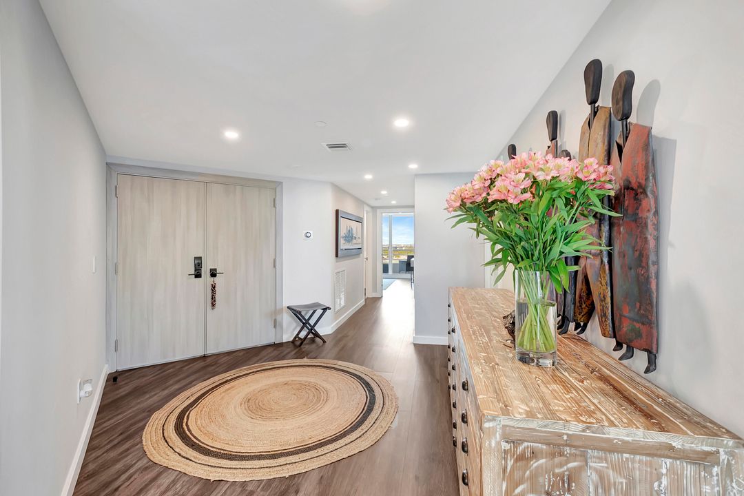 Active With Contract: $1,999,999 (3 beds, 3 baths, 2319 Square Feet)