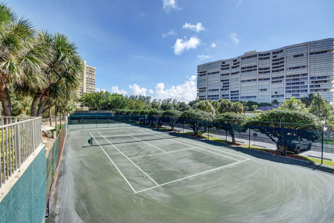 Active With Contract: $1,999,999 (3 beds, 3 baths, 2319 Square Feet)