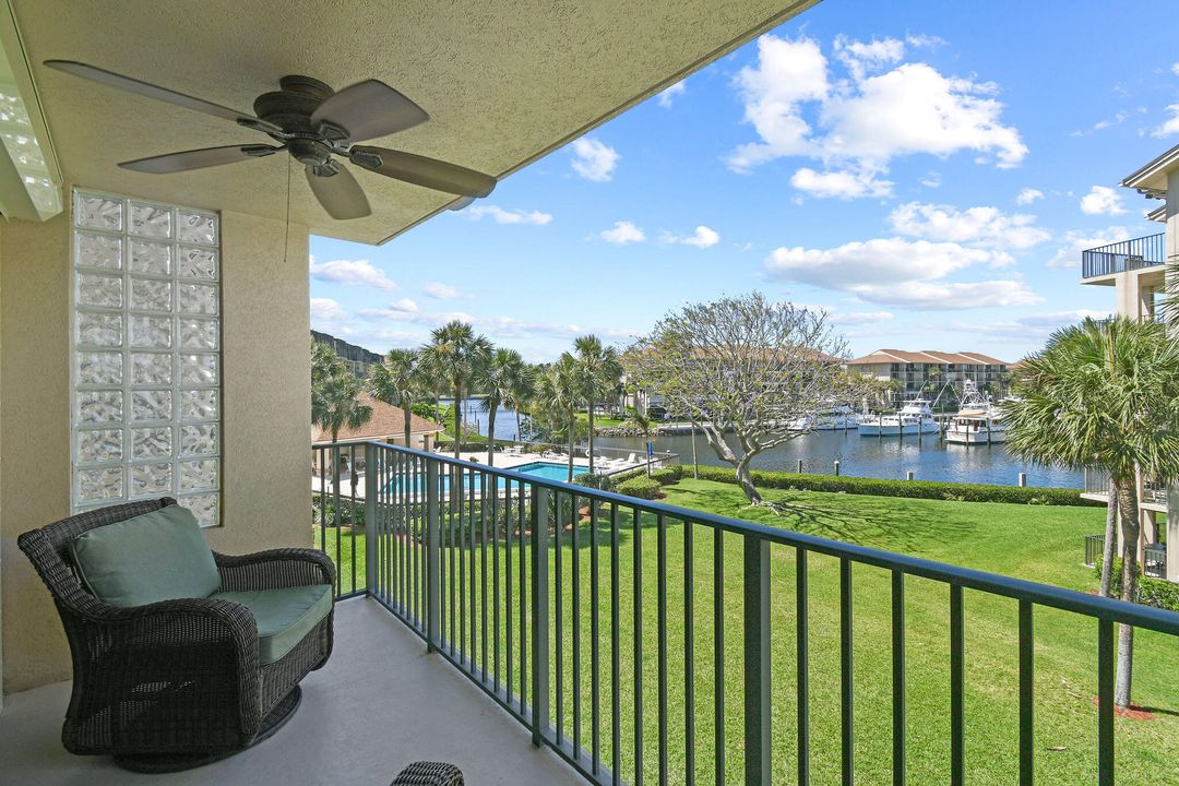 For Sale: $649,000 (2 beds, 2 baths, 1385 Square Feet)