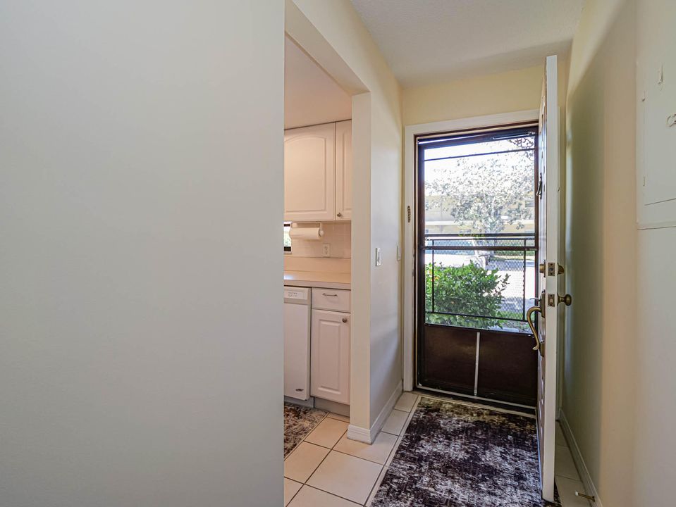 Active With Contract: $177,000 (2 beds, 2 baths, 1130 Square Feet)