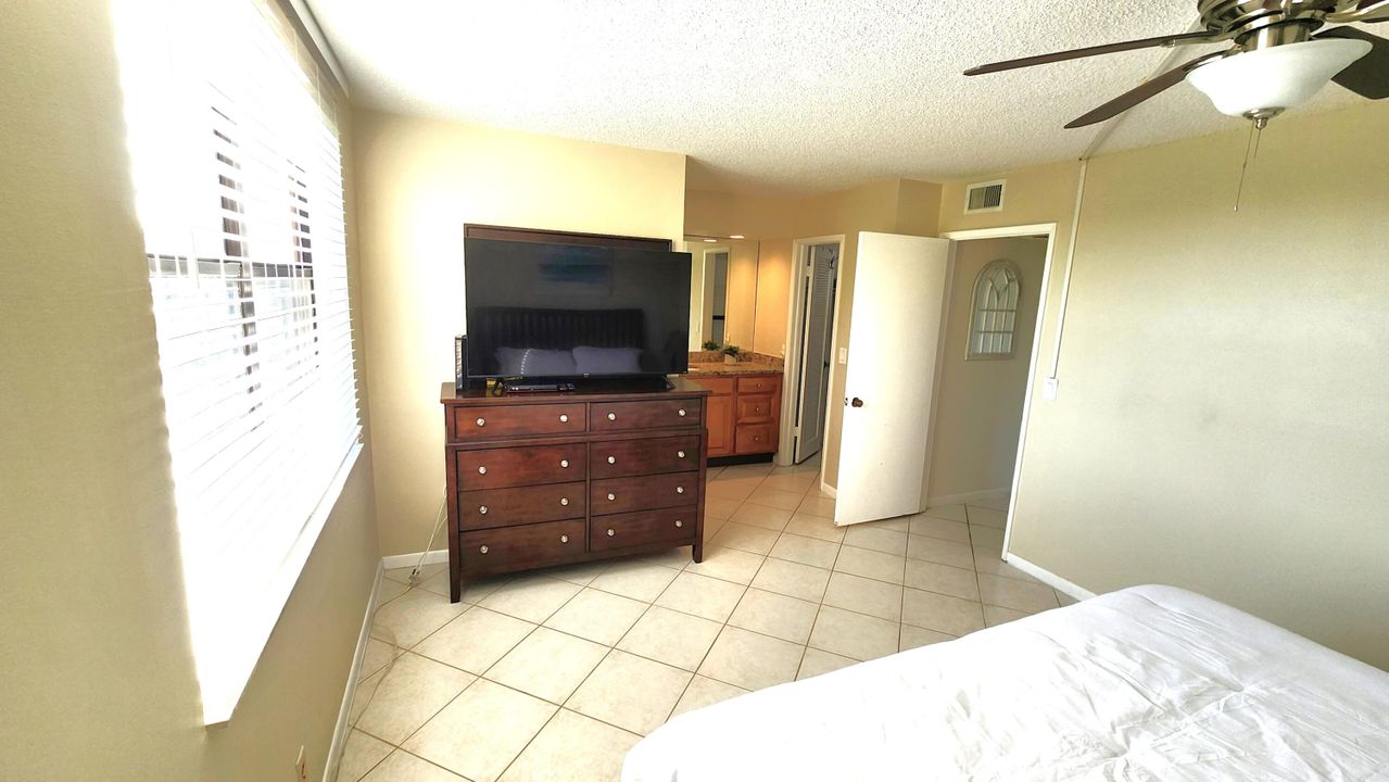 For Sale: $419,900 (2 beds, 2 baths, 1175 Square Feet)
