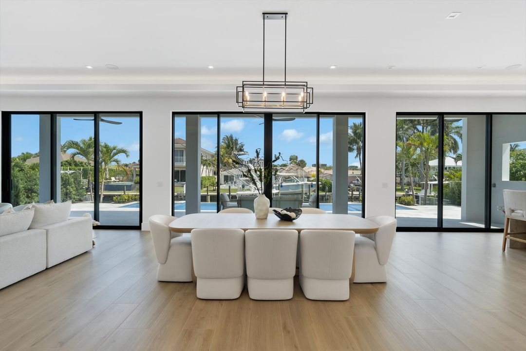 For Sale: $6,895,000 (5 beds, 4 baths, 4725 Square Feet)