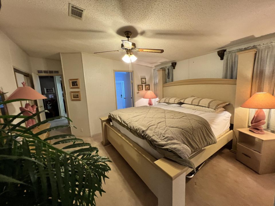For Sale: $200,000 (2 beds, 2 baths, 1131 Square Feet)