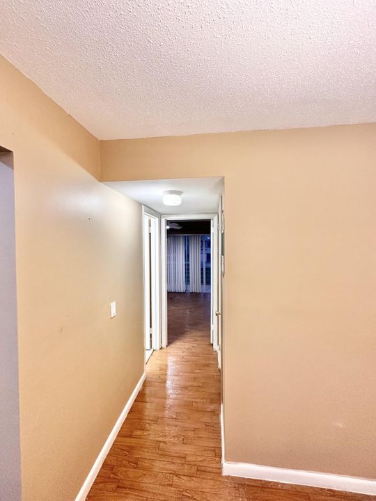 For Sale: $95,000 (1 beds, 1 baths, 565 Square Feet)
