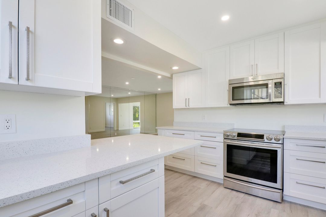 For Sale: $299,000 (2 beds, 2 baths, 1200 Square Feet)