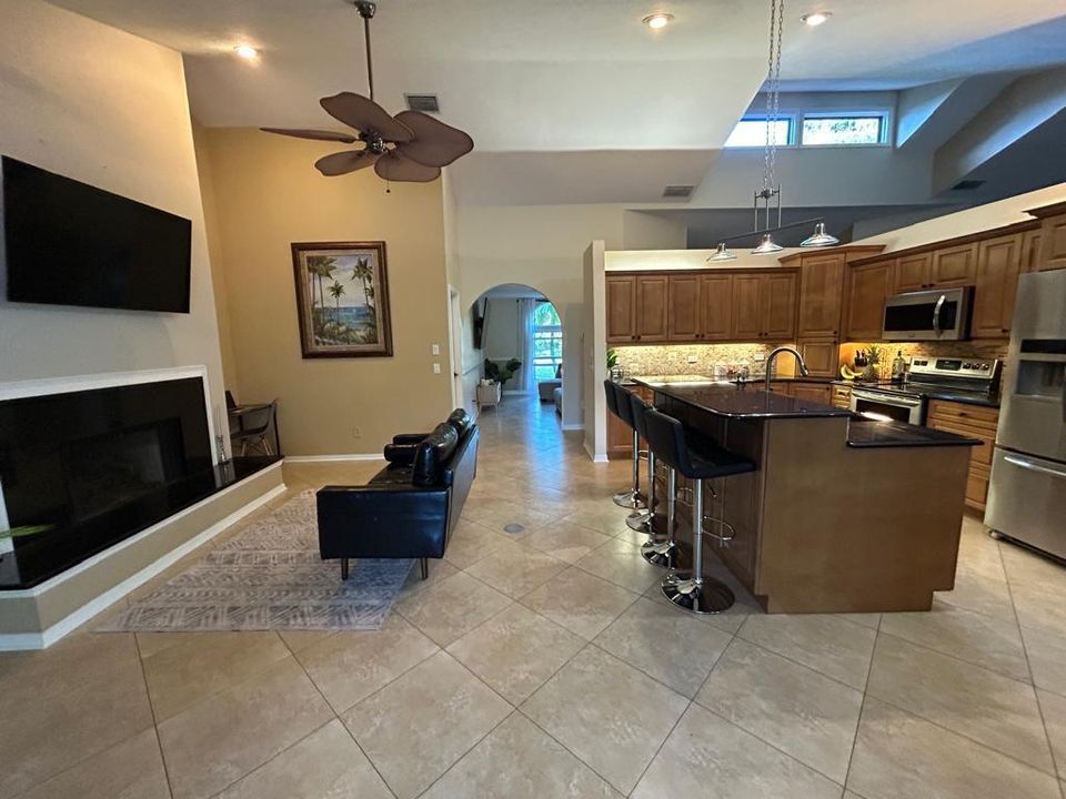 Active With Contract: $4,995 (4 beds, 3 baths, 2640 Square Feet)