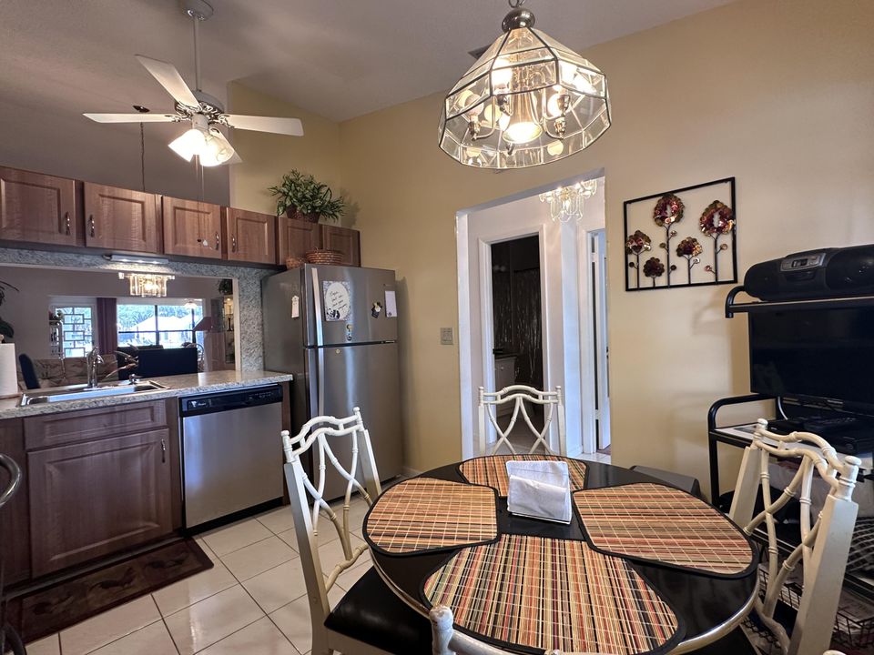For Sale: $350,000 (2 beds, 2 baths, 1484 Square Feet)