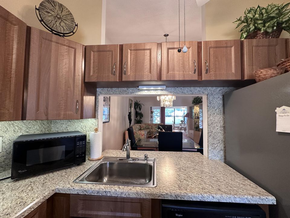 For Sale: $350,000 (2 beds, 2 baths, 1484 Square Feet)