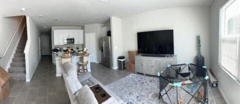 For Rent: $2,450 (3 beds, 2 baths, 1475 Square Feet)