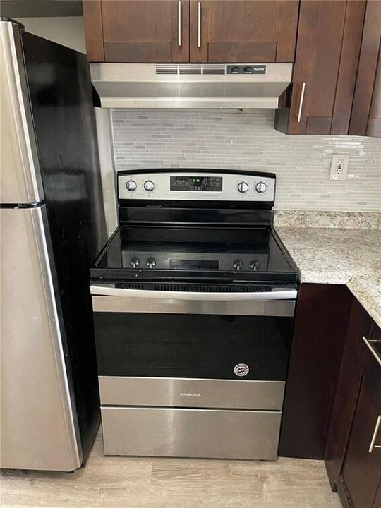 Active With Contract: $1,675 (1 beds, 1 baths, 700 Square Feet)