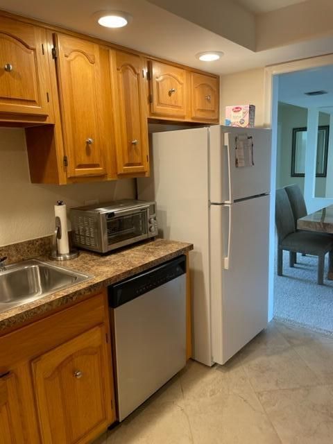 For Rent: $2,600 (2 beds, 2 baths, 1050 Square Feet)