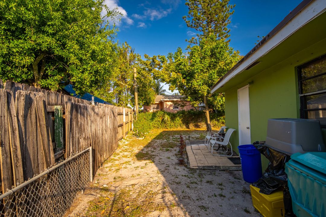 Active With Contract: $299,000 (3 beds, 1 baths, 912 Square Feet)