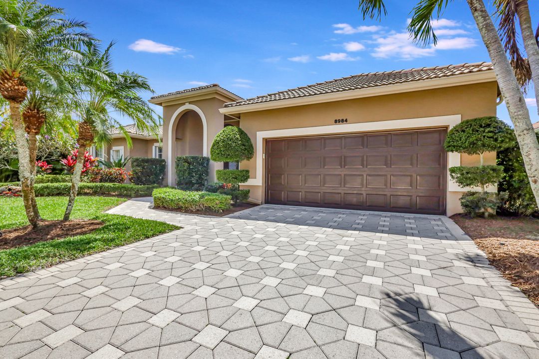 Active With Contract: $974,900 (4 beds, 3 baths, 2835 Square Feet)