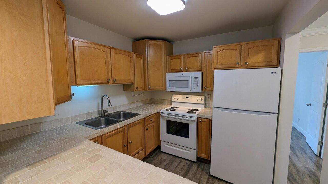 For Rent: $2,195 (2 beds, 2 baths, 1324 Square Feet)