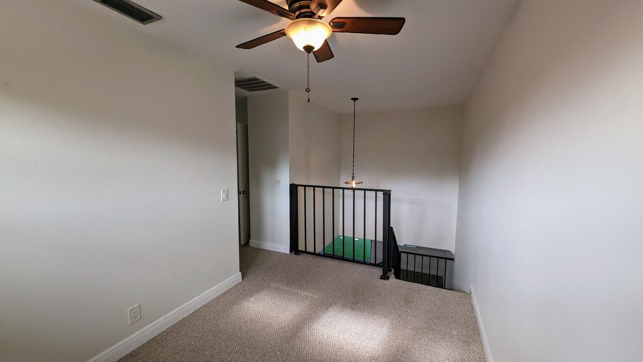 For Rent: $2,195 (2 beds, 2 baths, 1324 Square Feet)