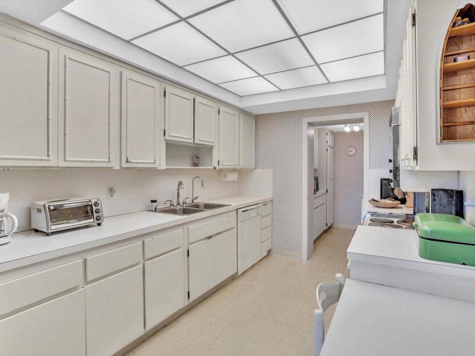 For Sale: $2,150,000 (2 beds, 2 baths, 1567 Square Feet)
