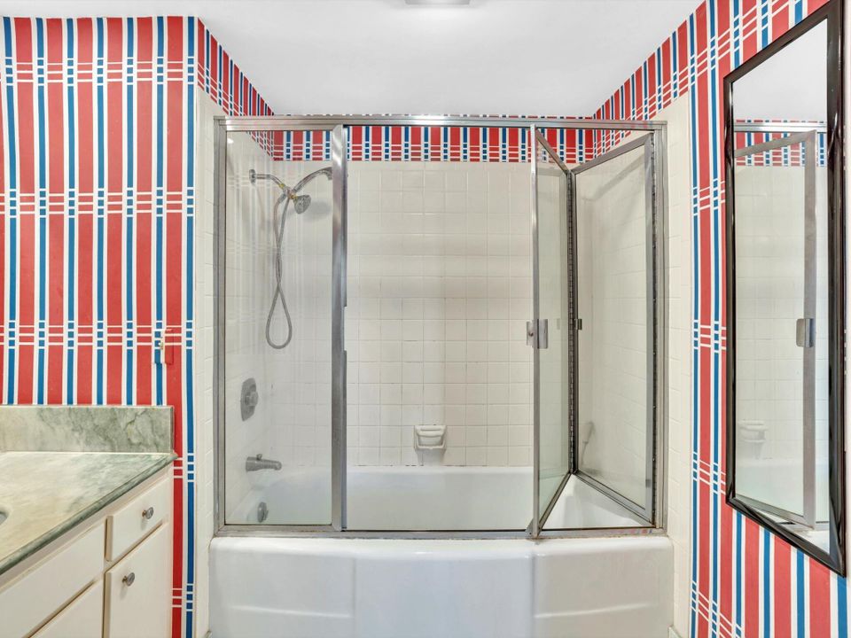 待售: $2,150,000 (2 贝兹, 2 浴室, 1567 平方英尺)