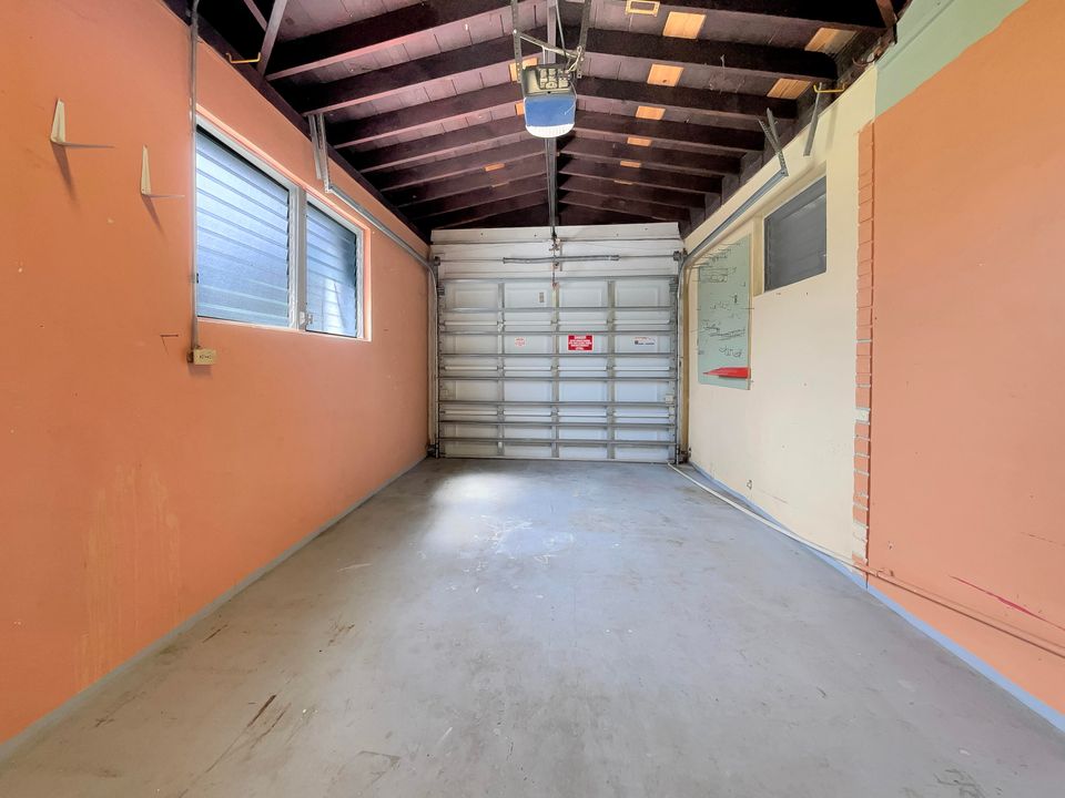 For Sale: $404,000 (2 beds, 1 baths, 951 Square Feet)
