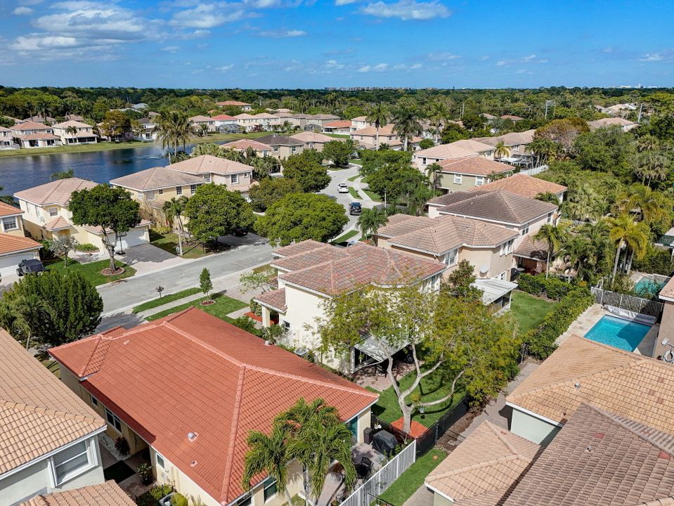 Active With Contract: $579,000 (3 beds, 2 baths, 1812 Square Feet)