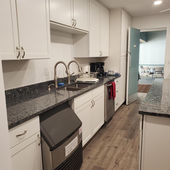 For Sale: $123,900 (1 beds, 1 baths, 814 Square Feet)