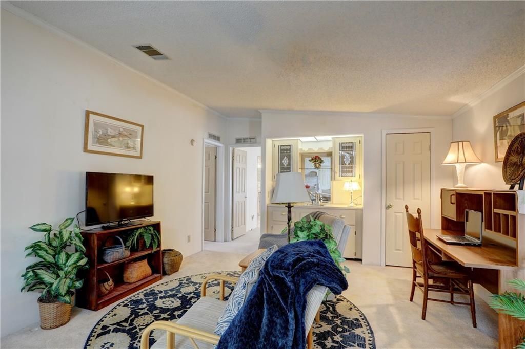 For Sale: $184,999 (2 beds, 2 baths, 1770 Square Feet)