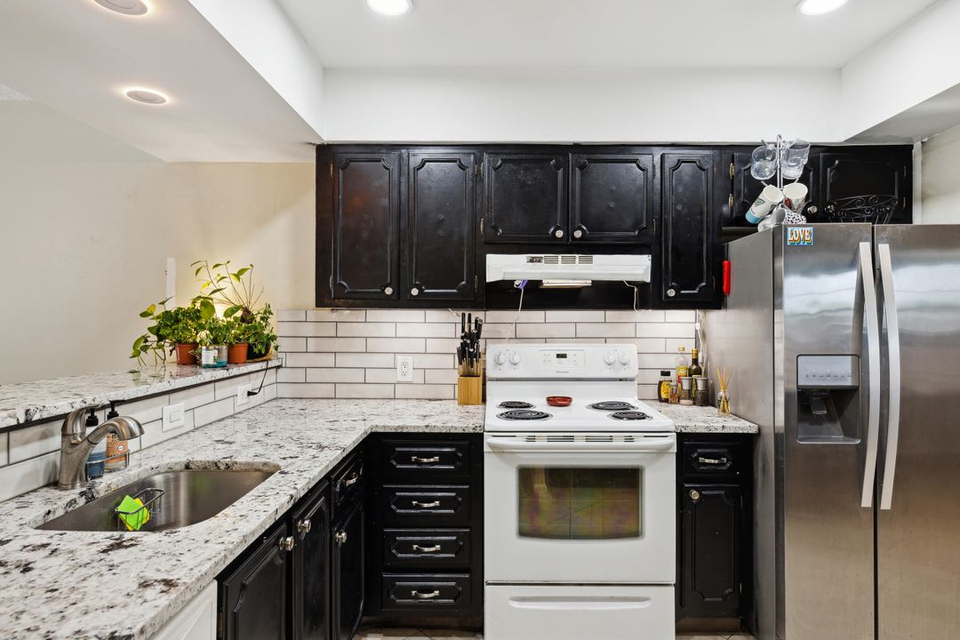 For Sale: $209,000 (2 beds, 2 baths, 1088 Square Feet)