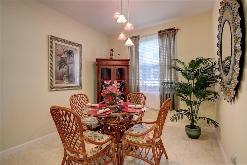 Active With Contract: $389,900 (2 beds, 2 baths, 1712 Square Feet)