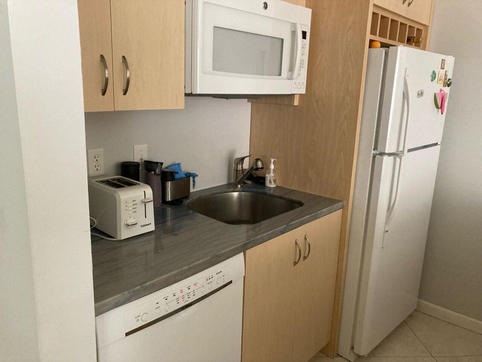 For Rent: $1,600 (1 beds, 1 baths, 615 Square Feet)